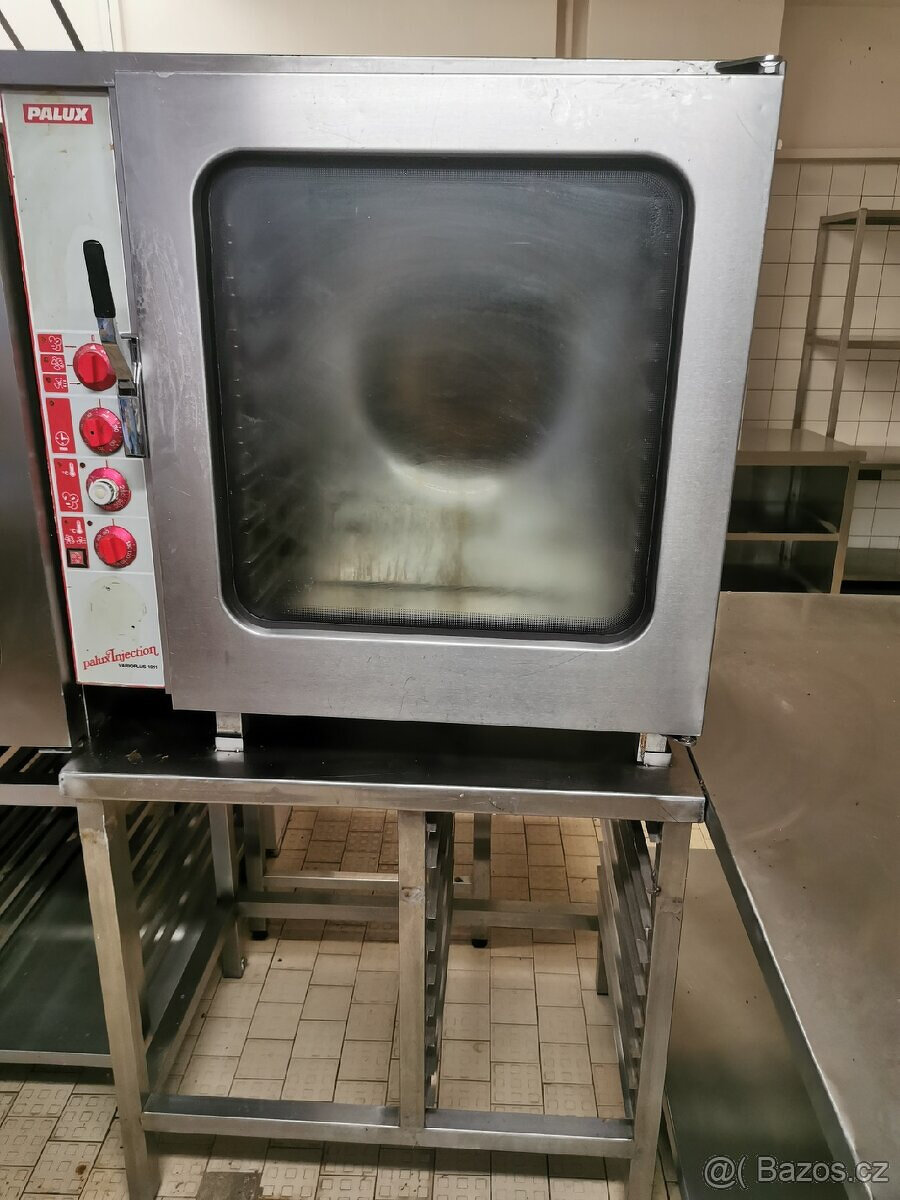 Konvektomat s podstavcem na 10 gastronádob