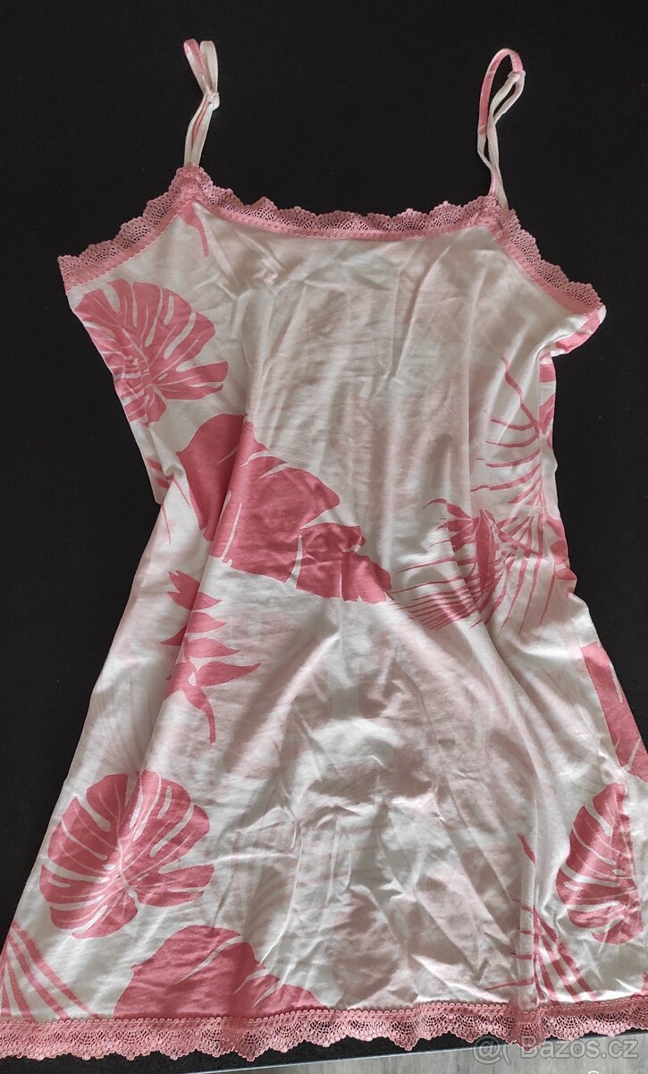 Dámská noční košilka