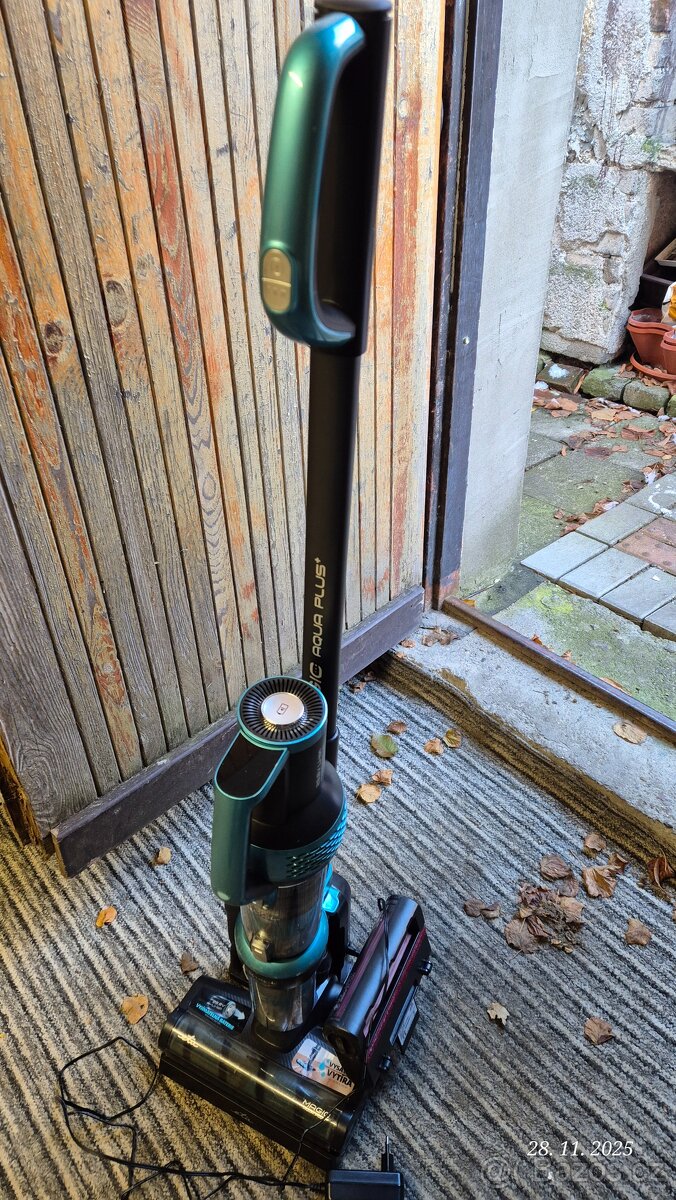 Tyčový vysavač ETA Magic Aqua Plus 7236