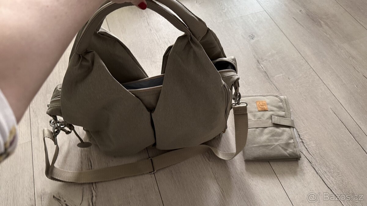 Přebalovací taška na kolečrek