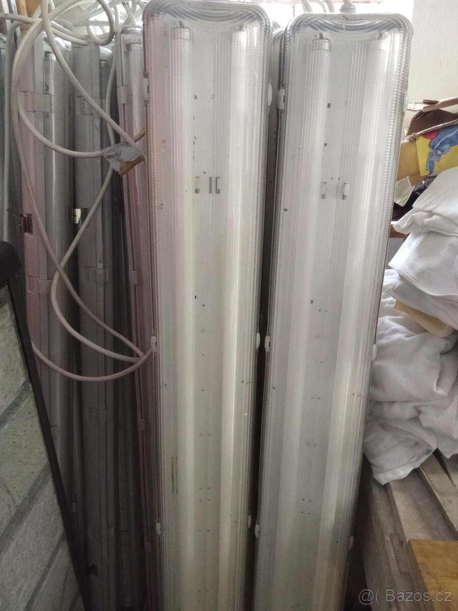 Zářivky s krytem, prachotěsné IP44