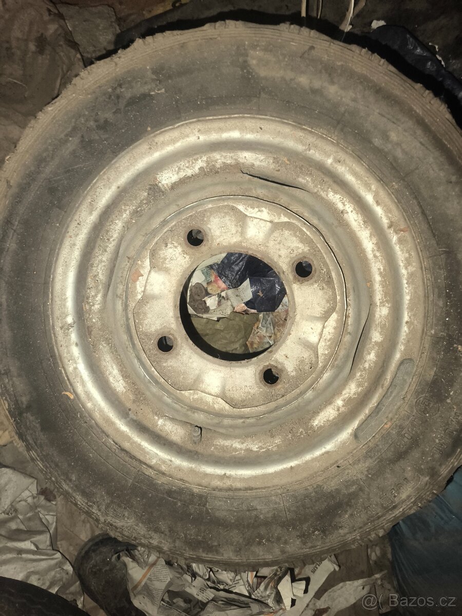 Trabant nárazník, přední maska a disky