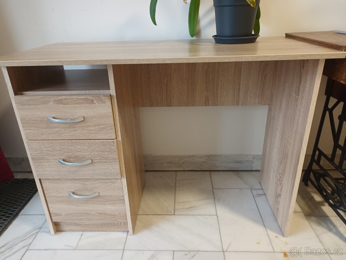 Dětský psací stůl