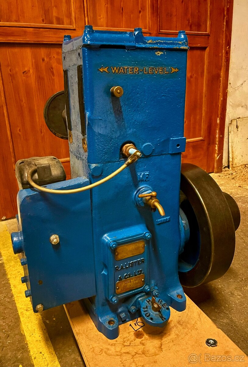 Stabilní motor Lister modrý
