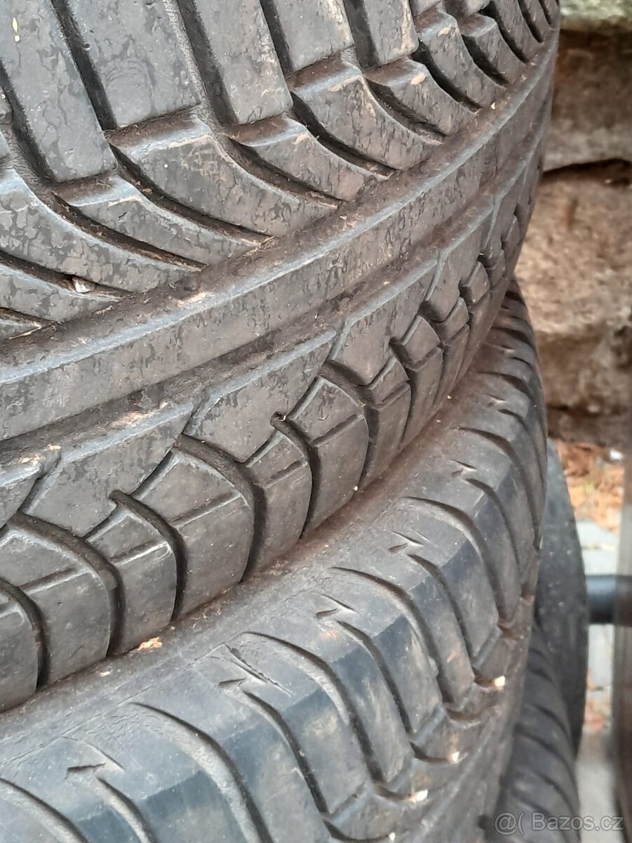 215 65 16 lceloročni pneu 4x4