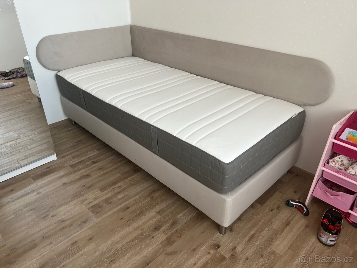 Postel válenda včetně postranic