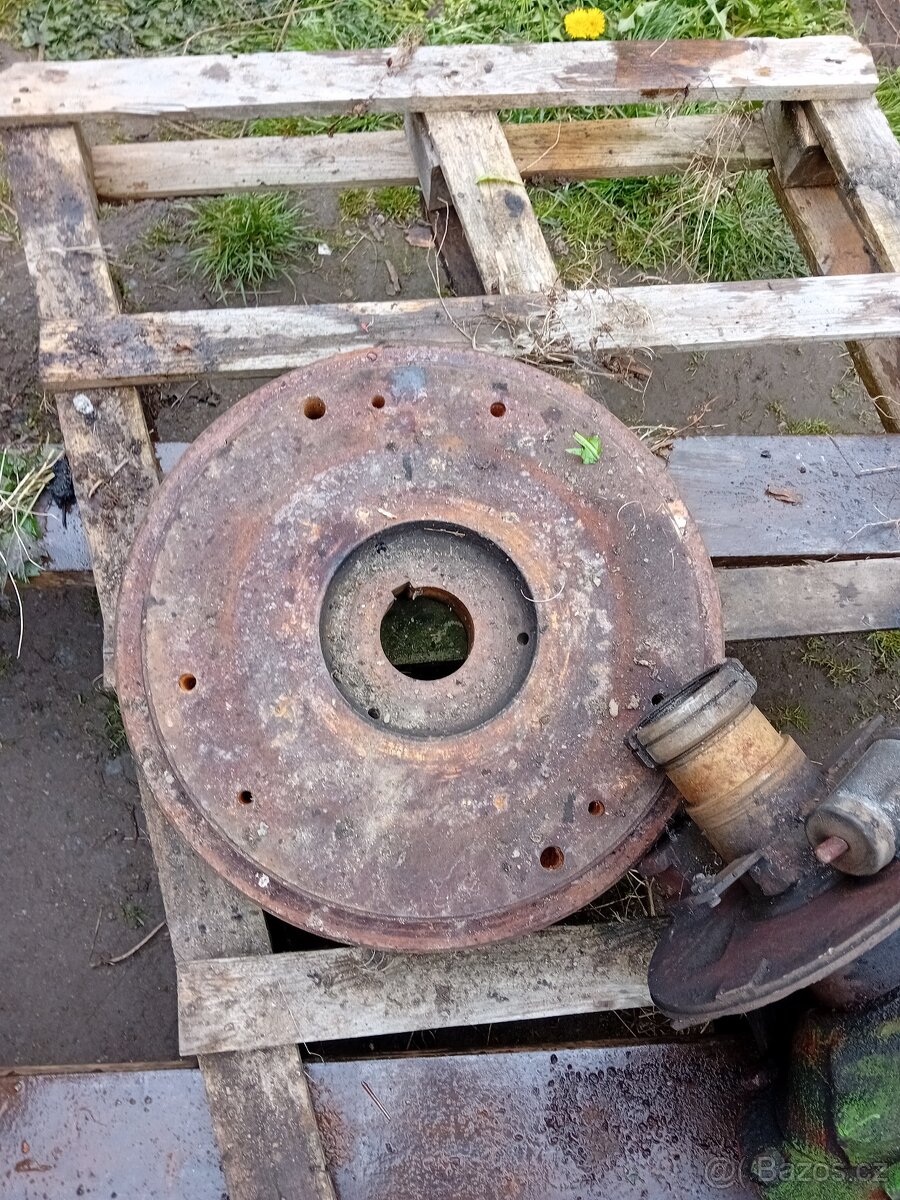 Zetor 25 setrvačník