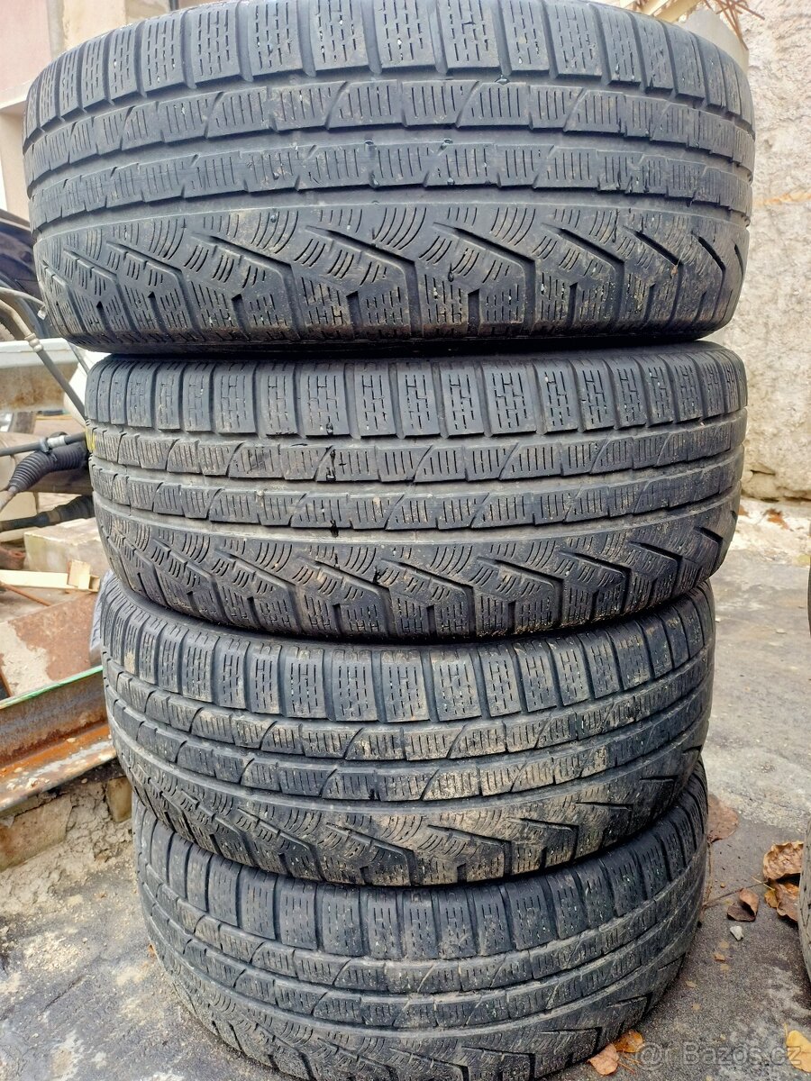 Zimní pneu 235 55 18