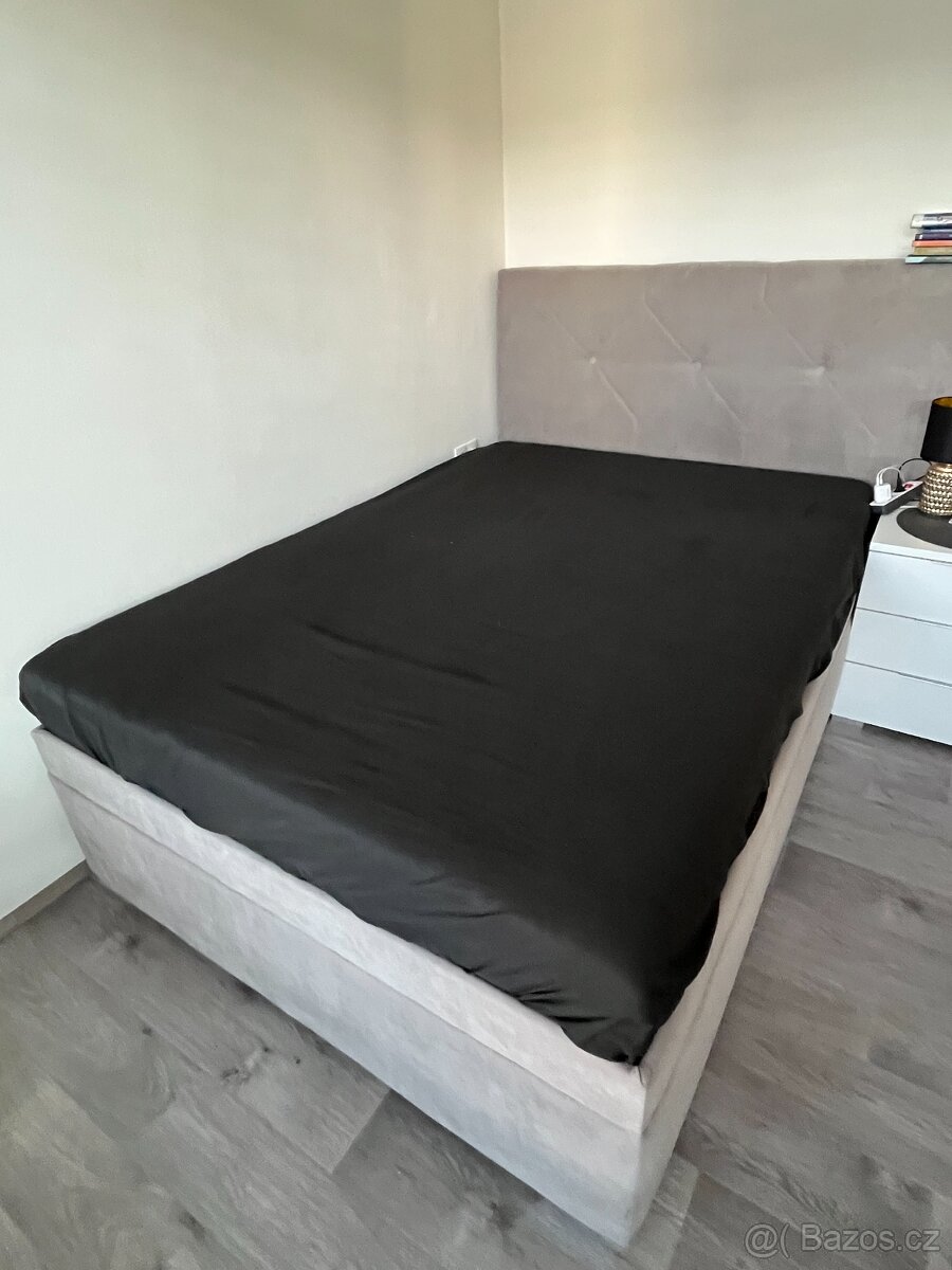 postel s uloznym prostorem 140x200 cm