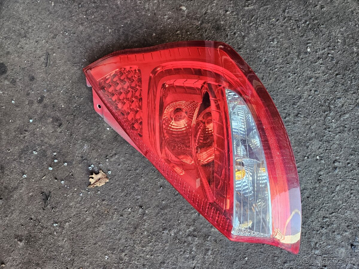 zadní světlo pravé na Ford fiesta