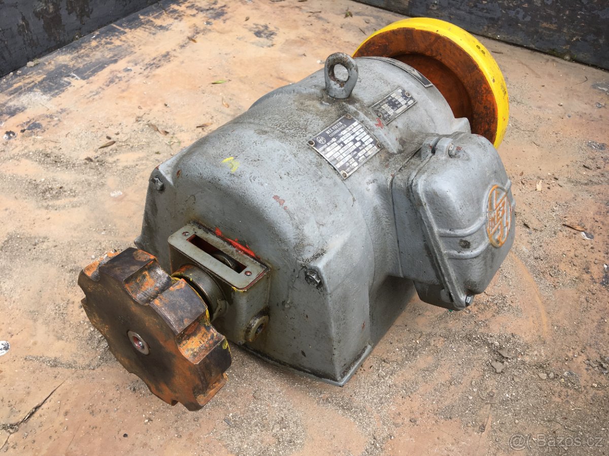 Asynchronní motor