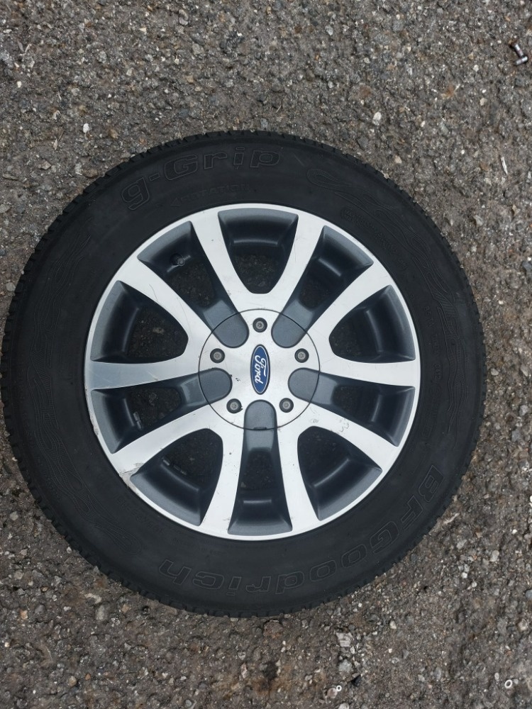 (č.25) 15" Alu kola Ford s letními pneu