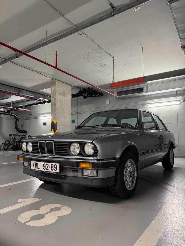 BMW E30 coupe