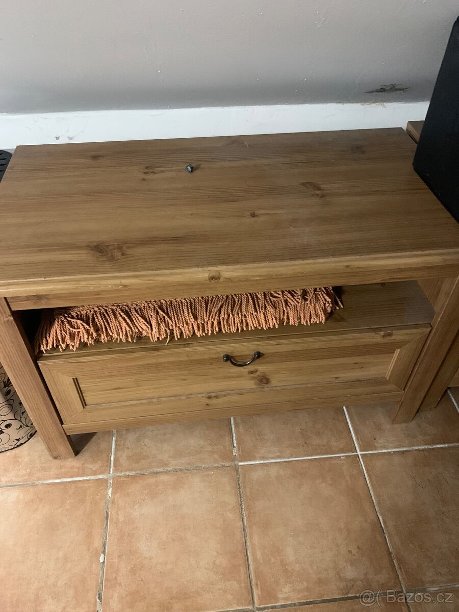 Prodám komodu s úložným prostorem