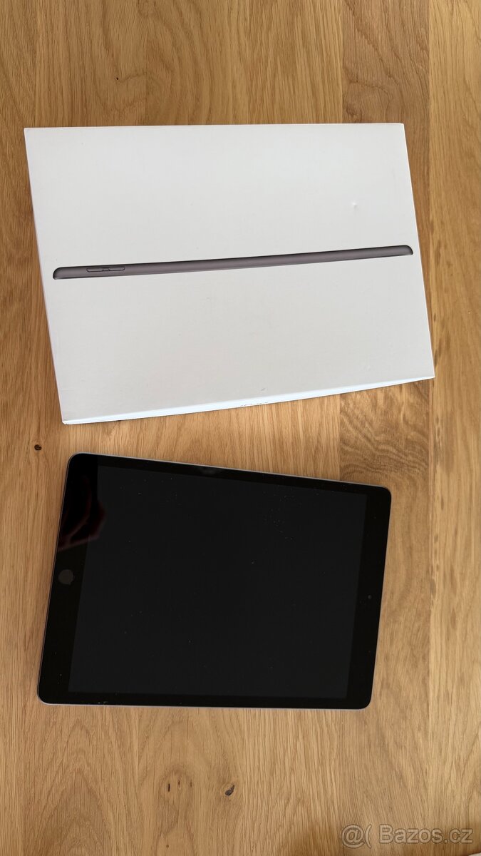 iPad 8, 128 GB, Wifi, šedý + cover