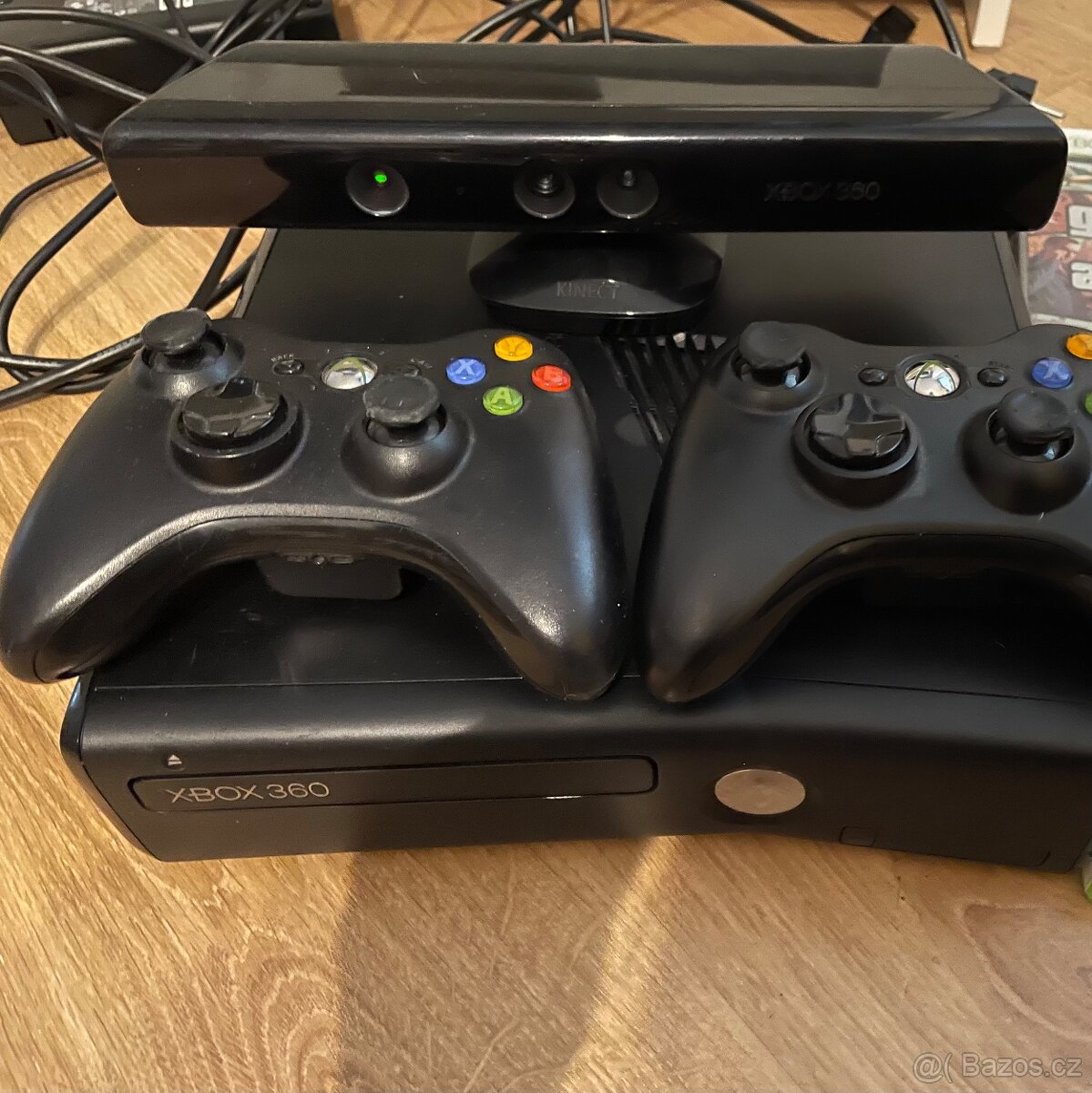 Xbox360, kinect, 2 ovladače, 2 hry