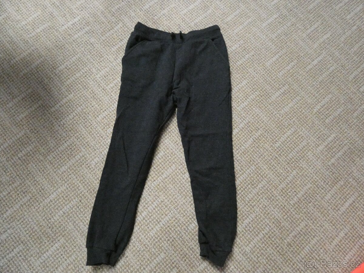 dětské tepláky 134