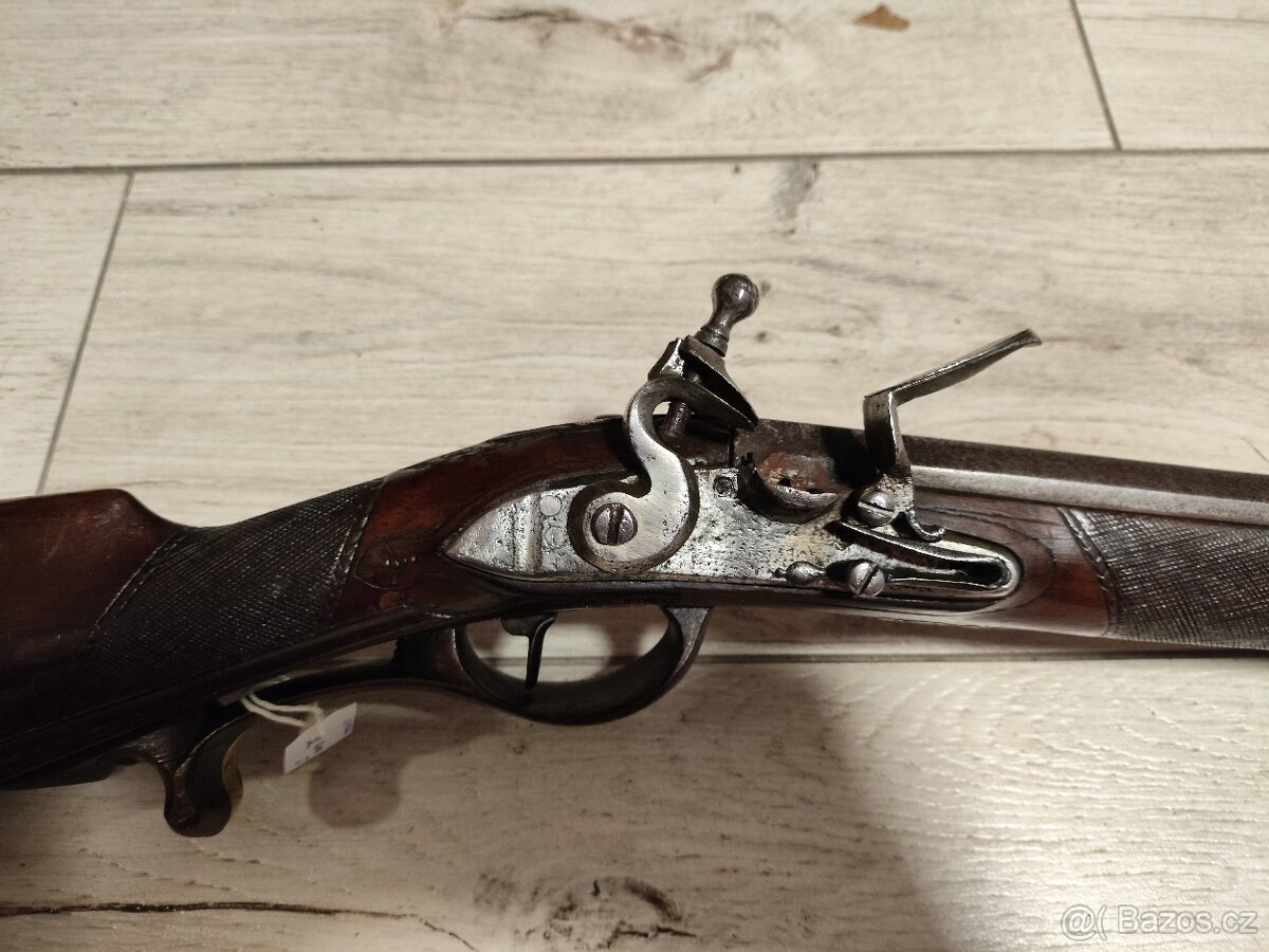 Barokní křesadlová puška