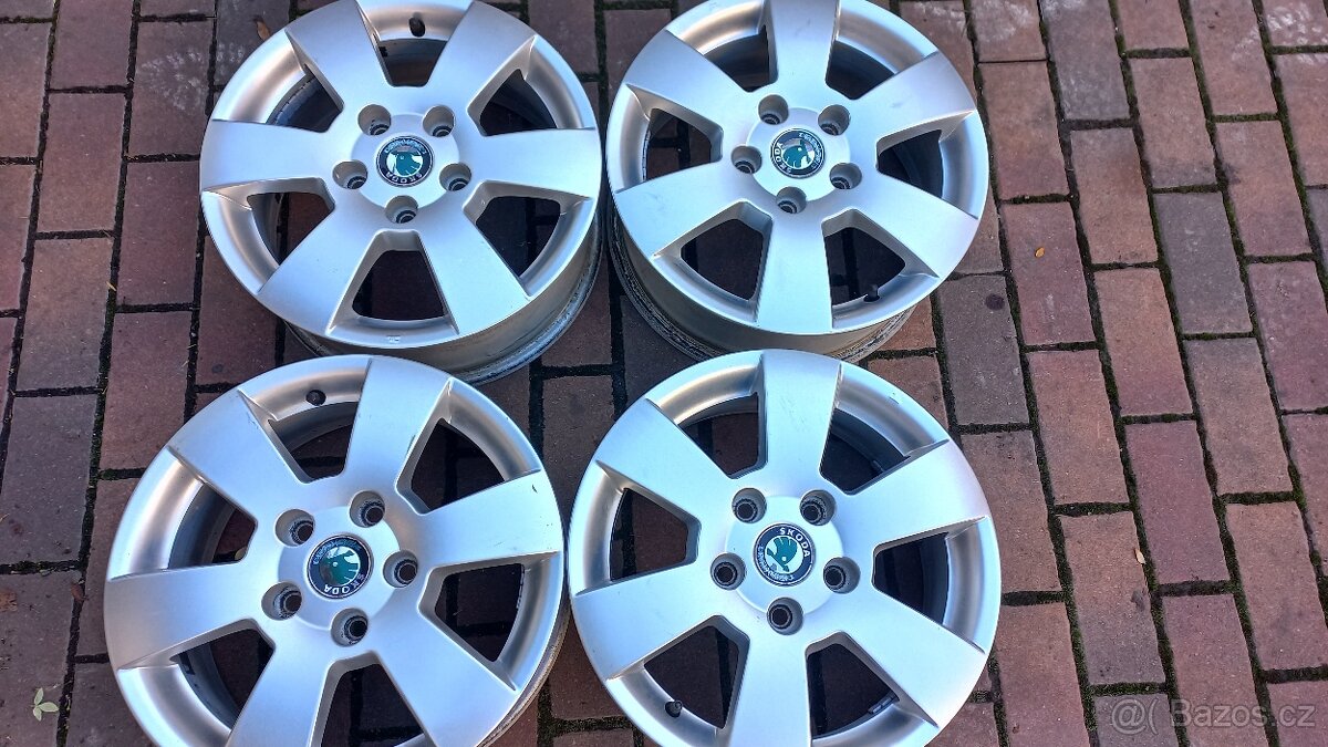 Zachovalé alu disky originál Škoda Octavia II 6jx15h2 et 47