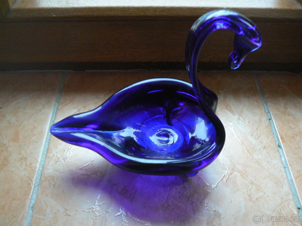 Skleněná Labuť-hutní sklo