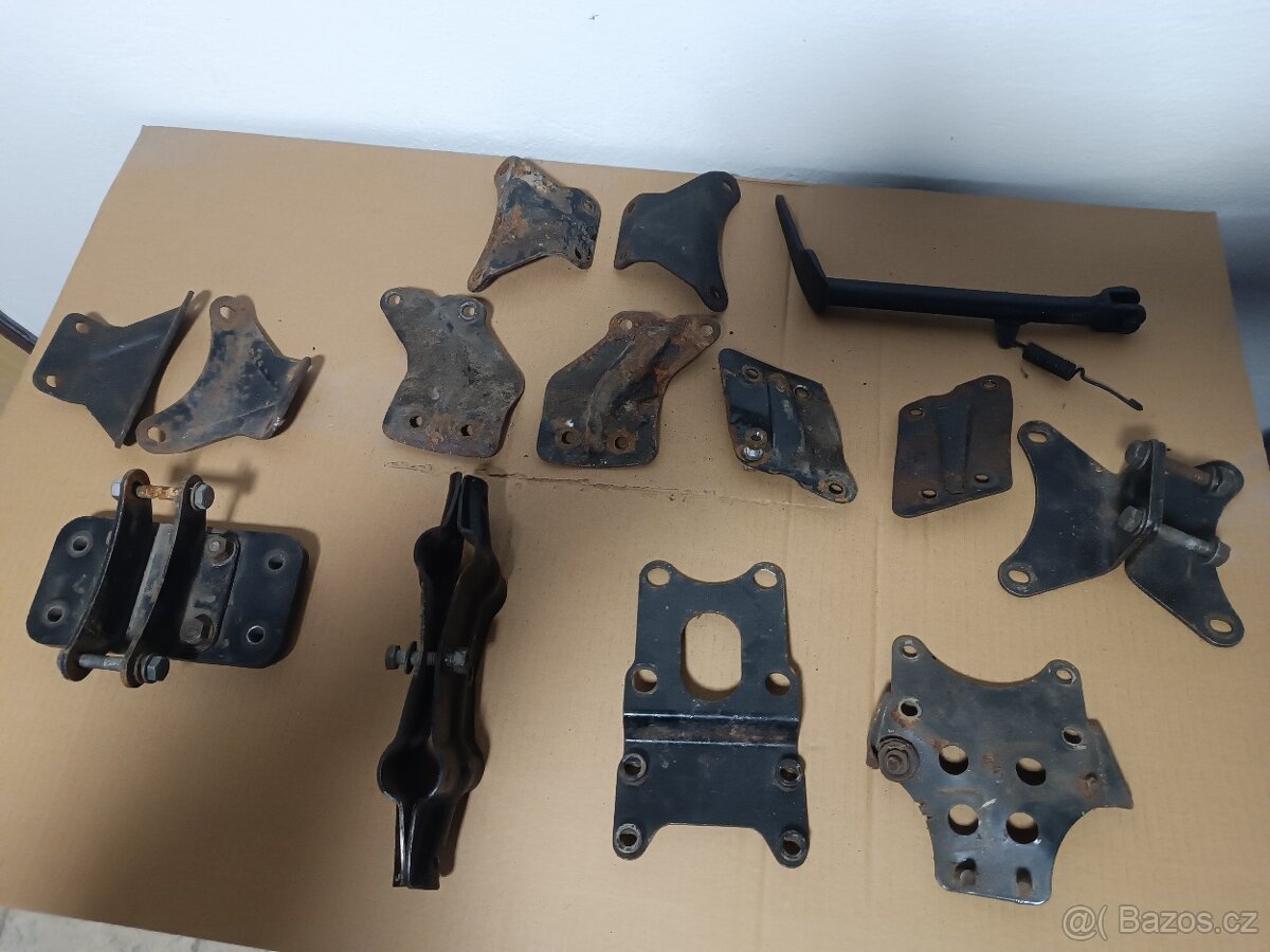 různé držáky Jawa 350/634 350/638 350/639 350/640