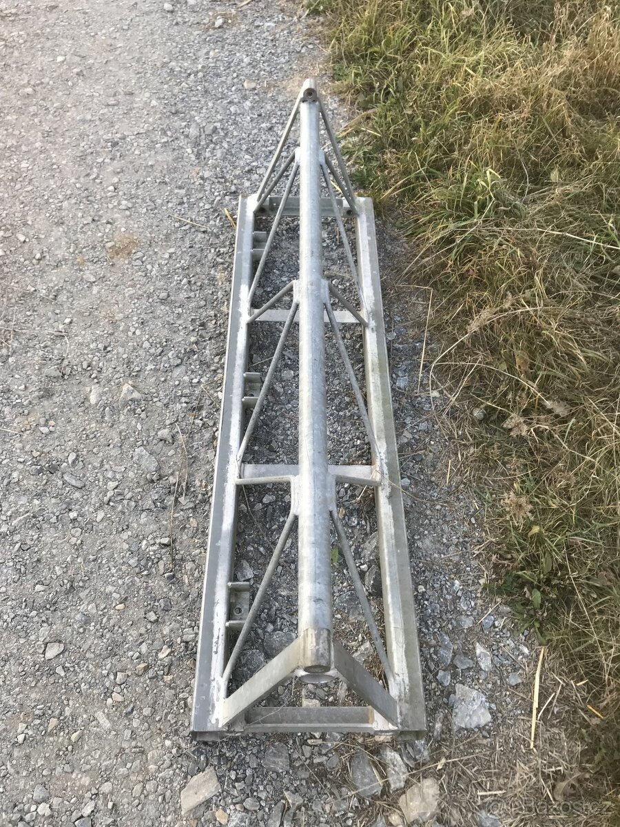 příhradový stožár