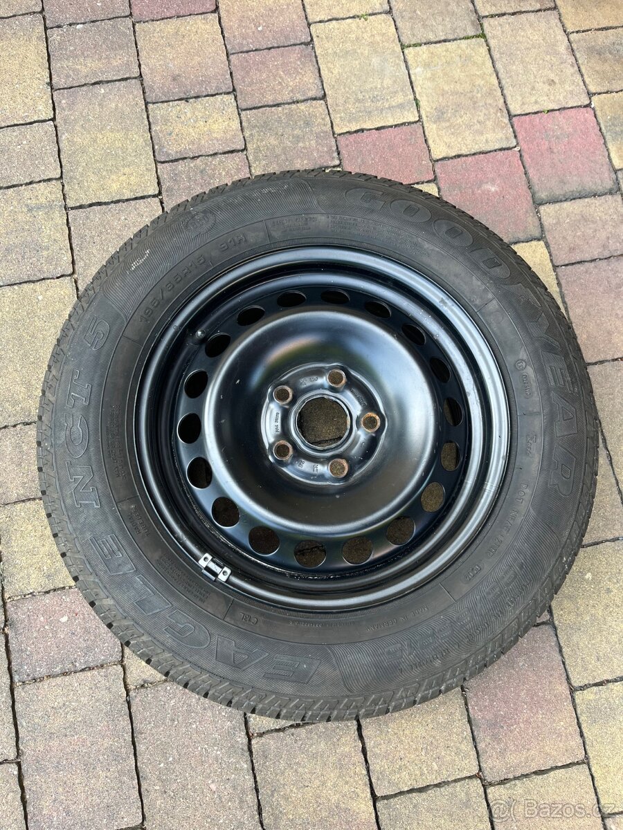 Plechový disk s pneu 195/65 R15