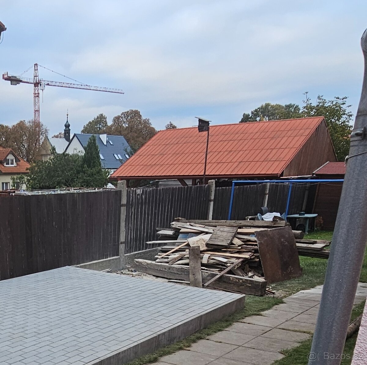 Staré dřevo za odvoz