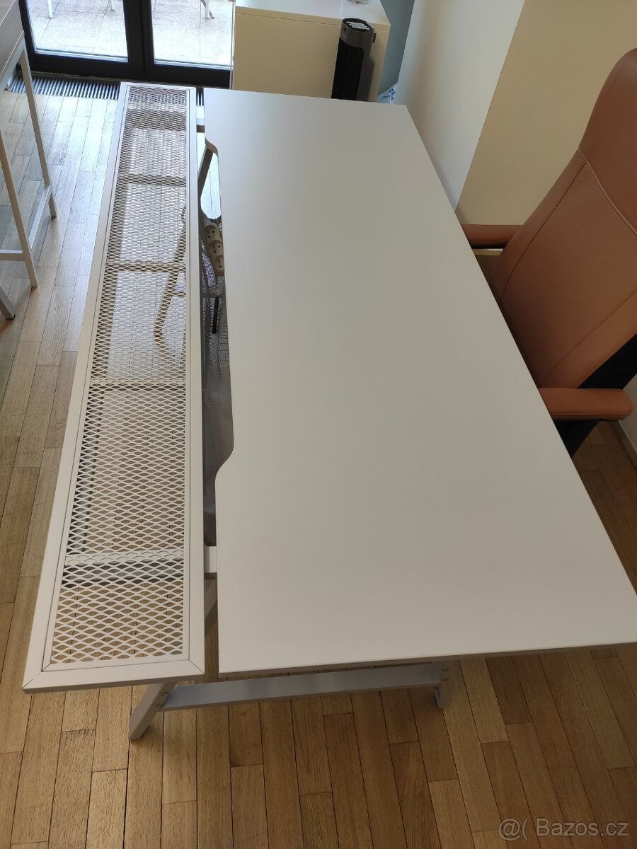 Stůl Utespelare Ikea
