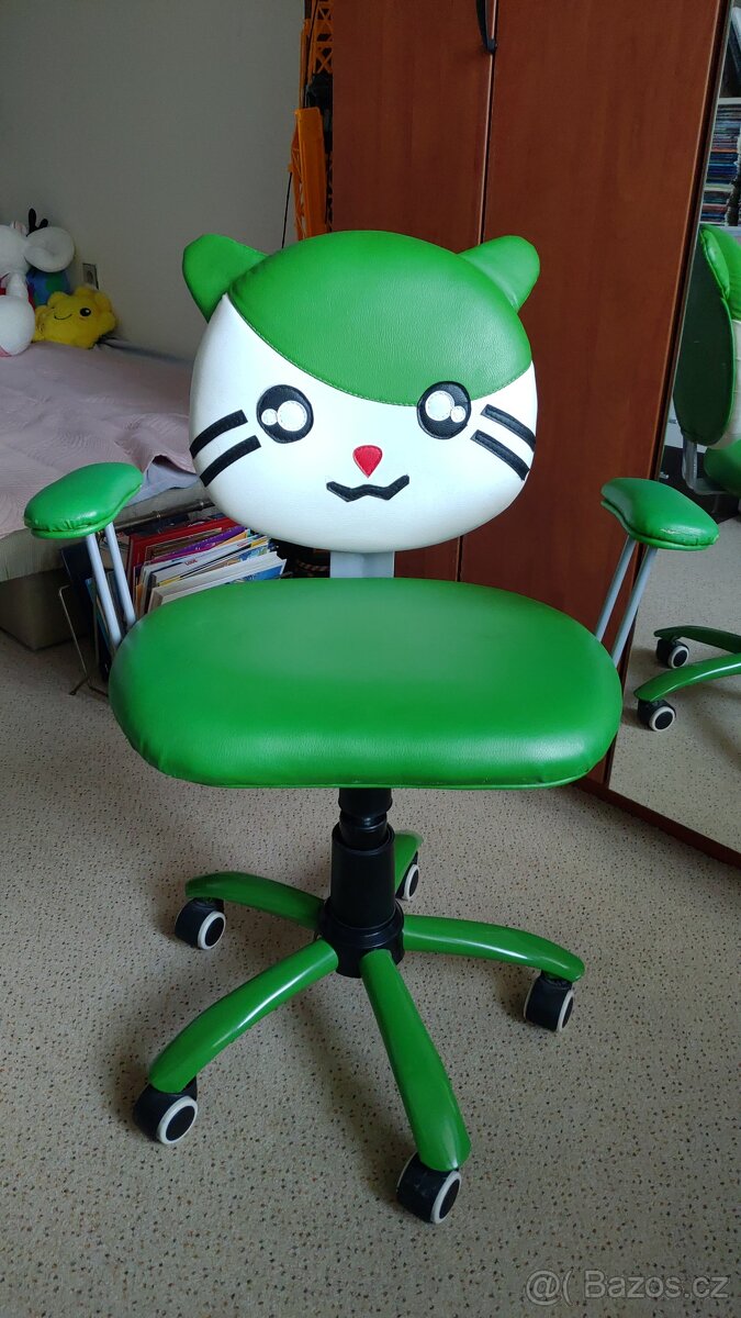 Dětská otočná židlička Hello Kitty, opěrky rukou, top stav