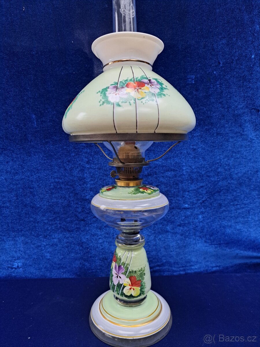 Skleněná, petrolejová lampa
