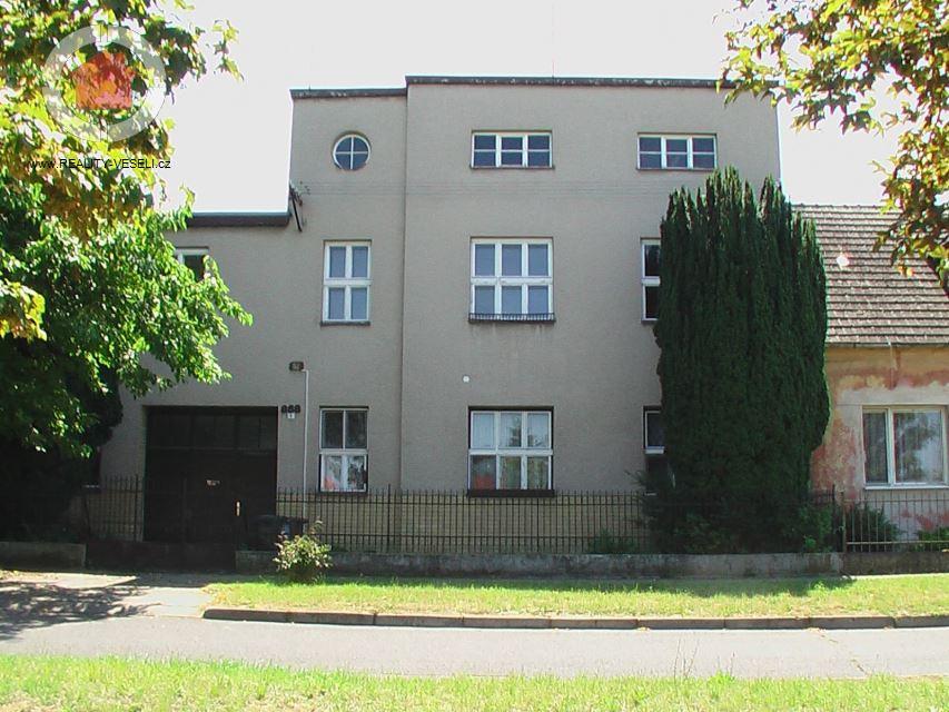 Prodej vily se třemi bytovými jednotkami ve Veselí nad Morav