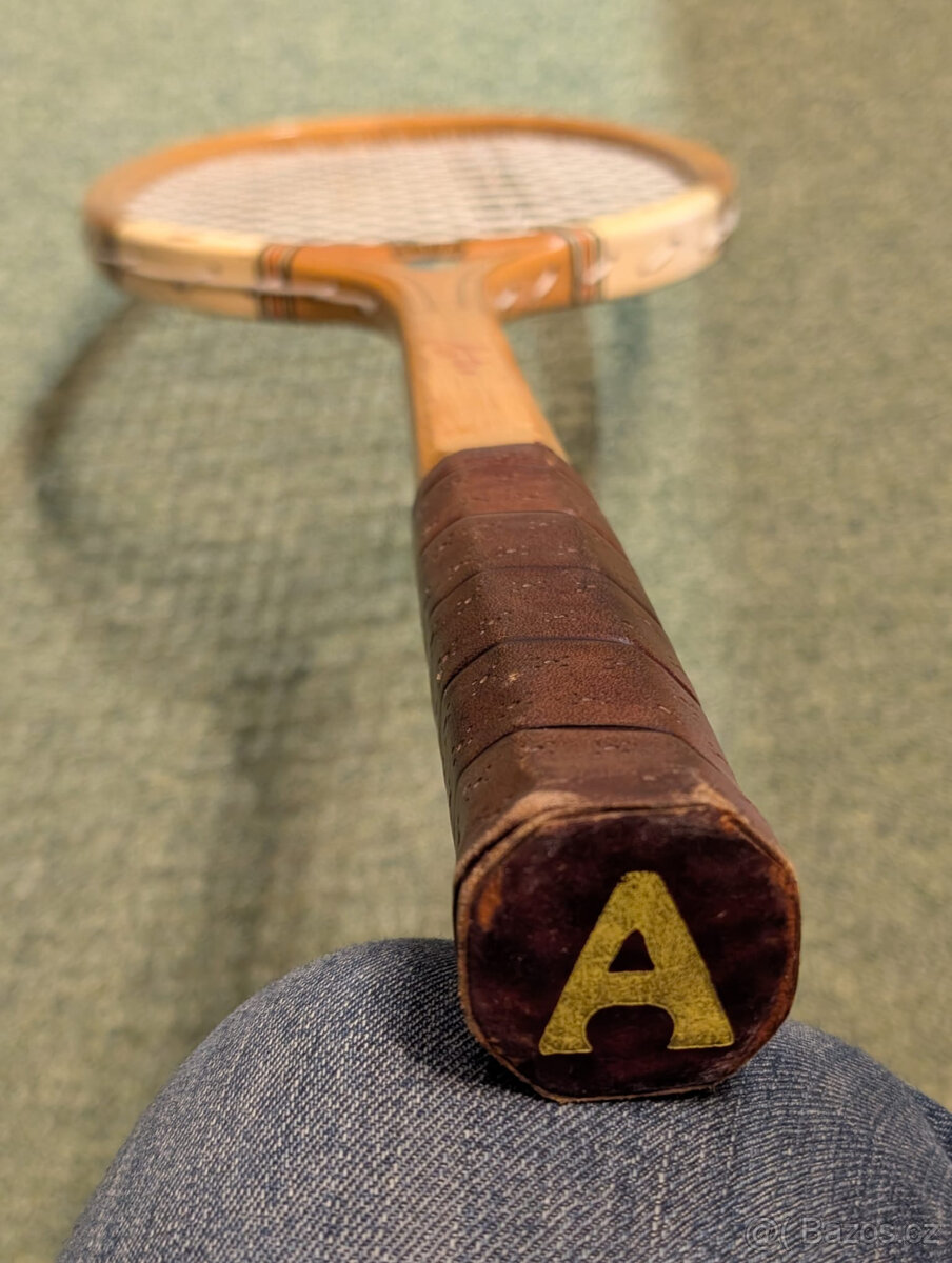 Historická tenisová raketa Artis Elastic