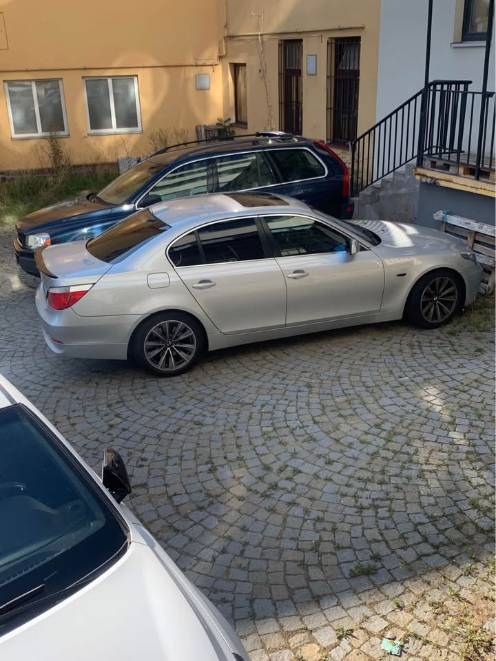 BMW E60 523i