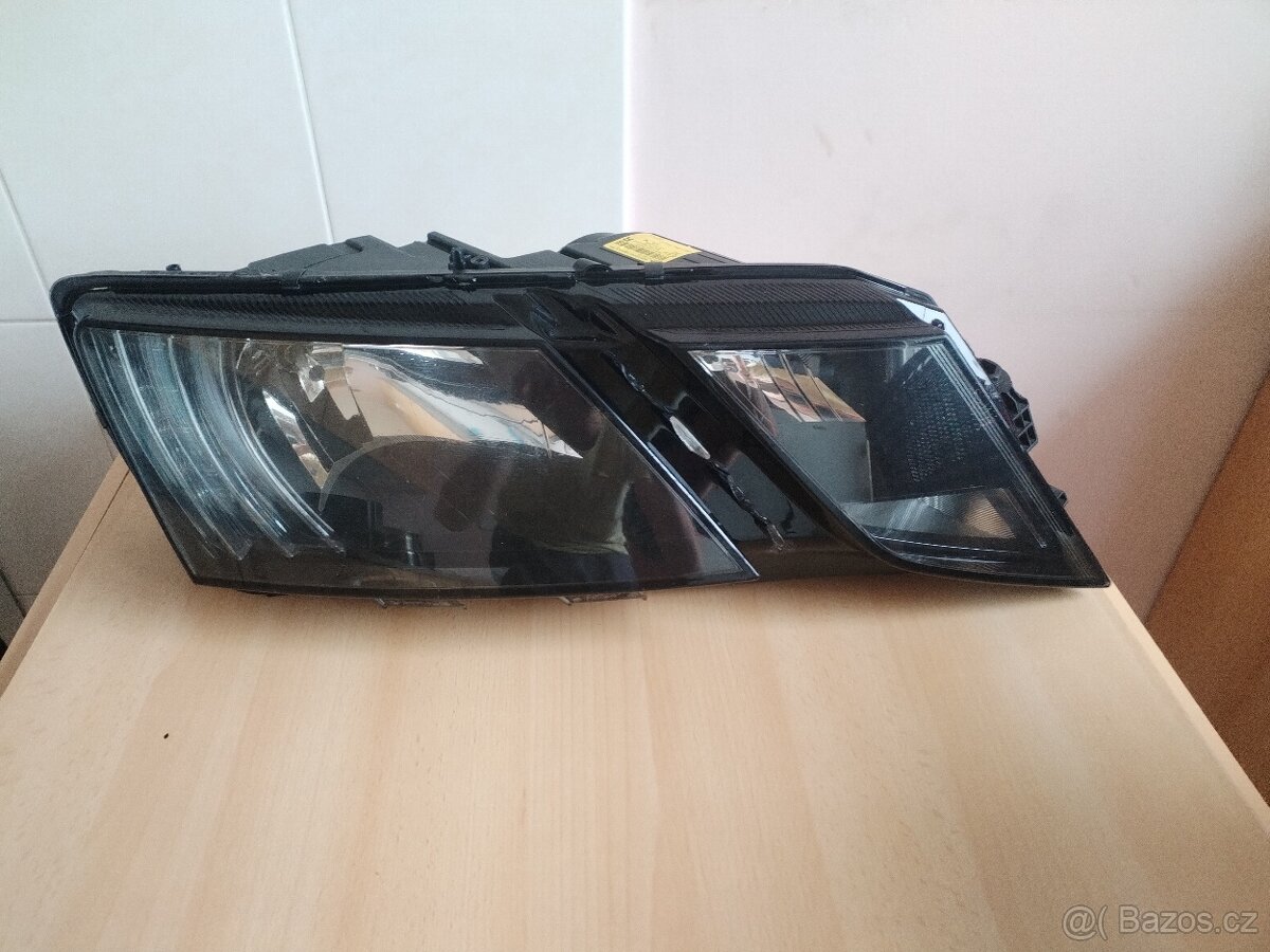 Světlo přední pravé halogen - 5E1941016C Škoda Octavia