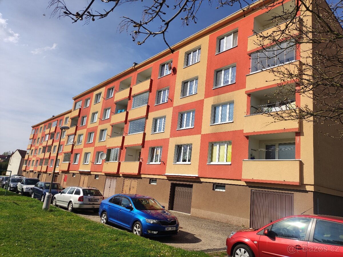 Byt 2+1 67m s balkónem, Seifertova ul. (u koupaliště)