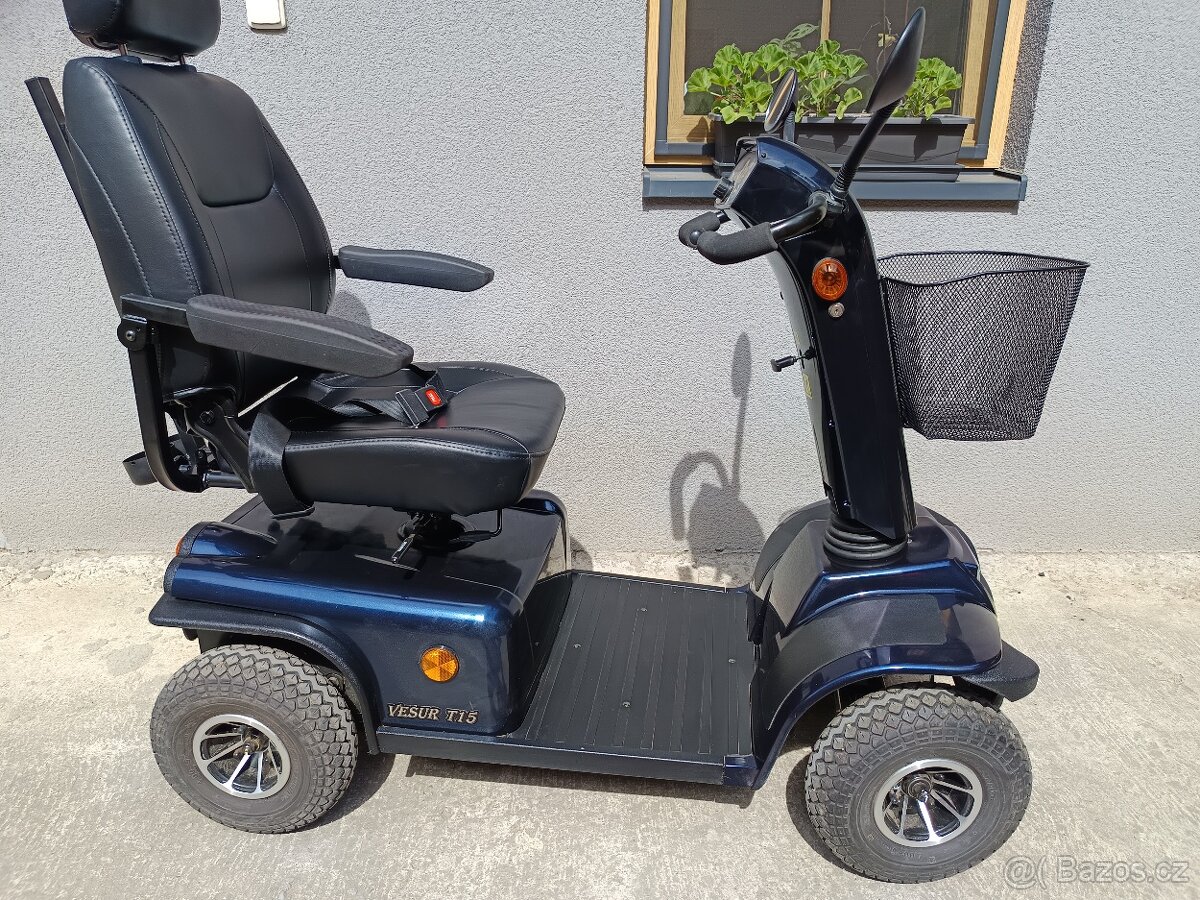 Invalidní čtyřkolový vozík,skutr