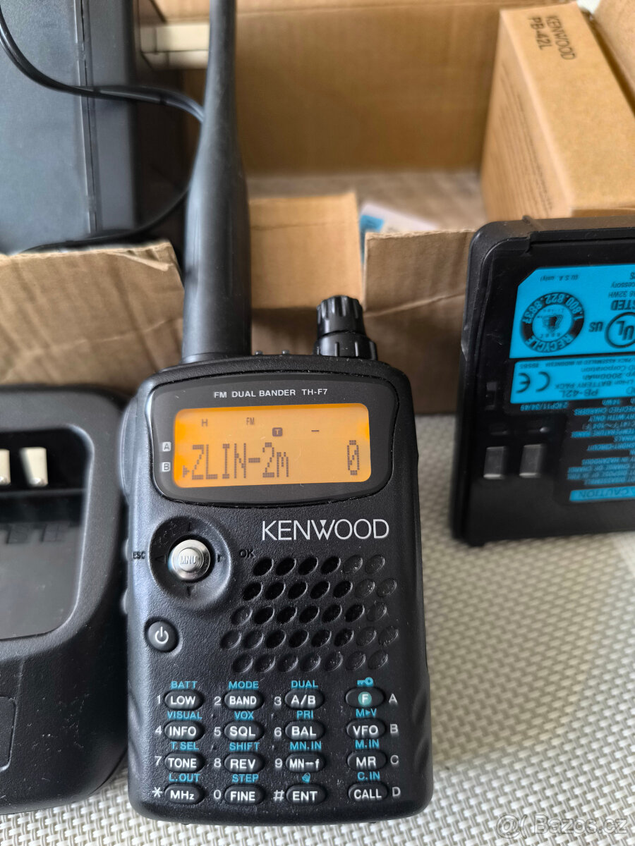 Kenwood TH-F7E v perfektním stavu
