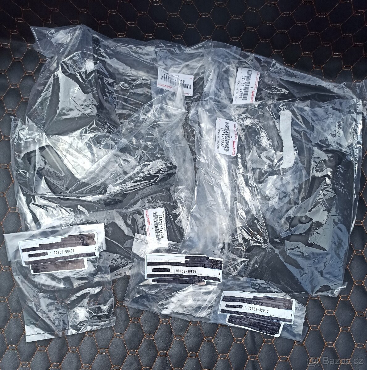 Sada zástěrek OEM Toyota RAV4 V