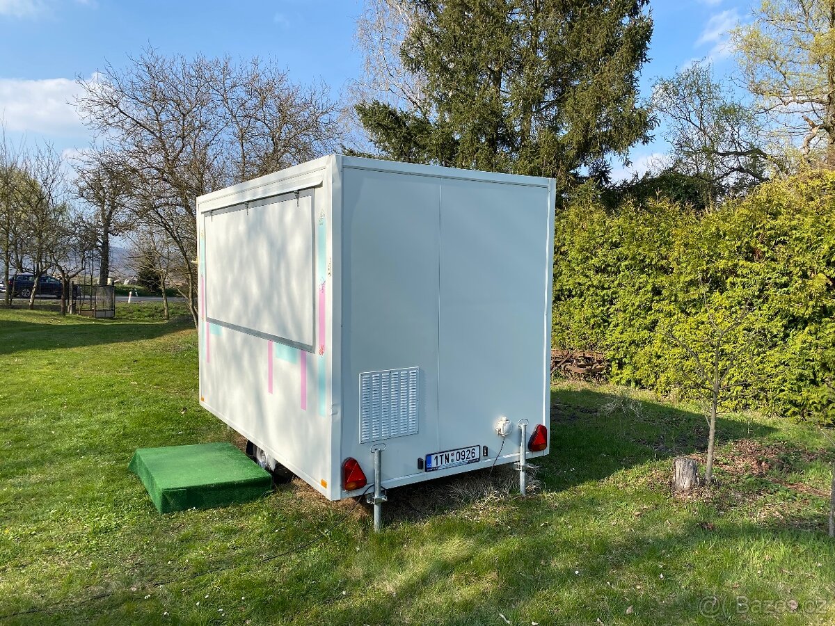Food truck, pojízdný stánek-na prodej zmrzliny, občerstvení