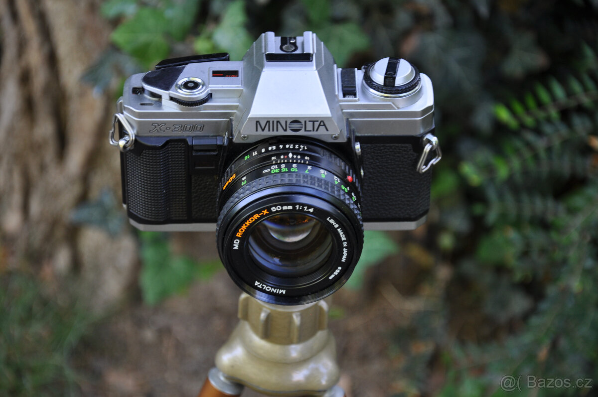 MINOLTA X-300 + MD ROKKOR 50 / 1,4 + PŘÍSLUŠENSTVÍ.