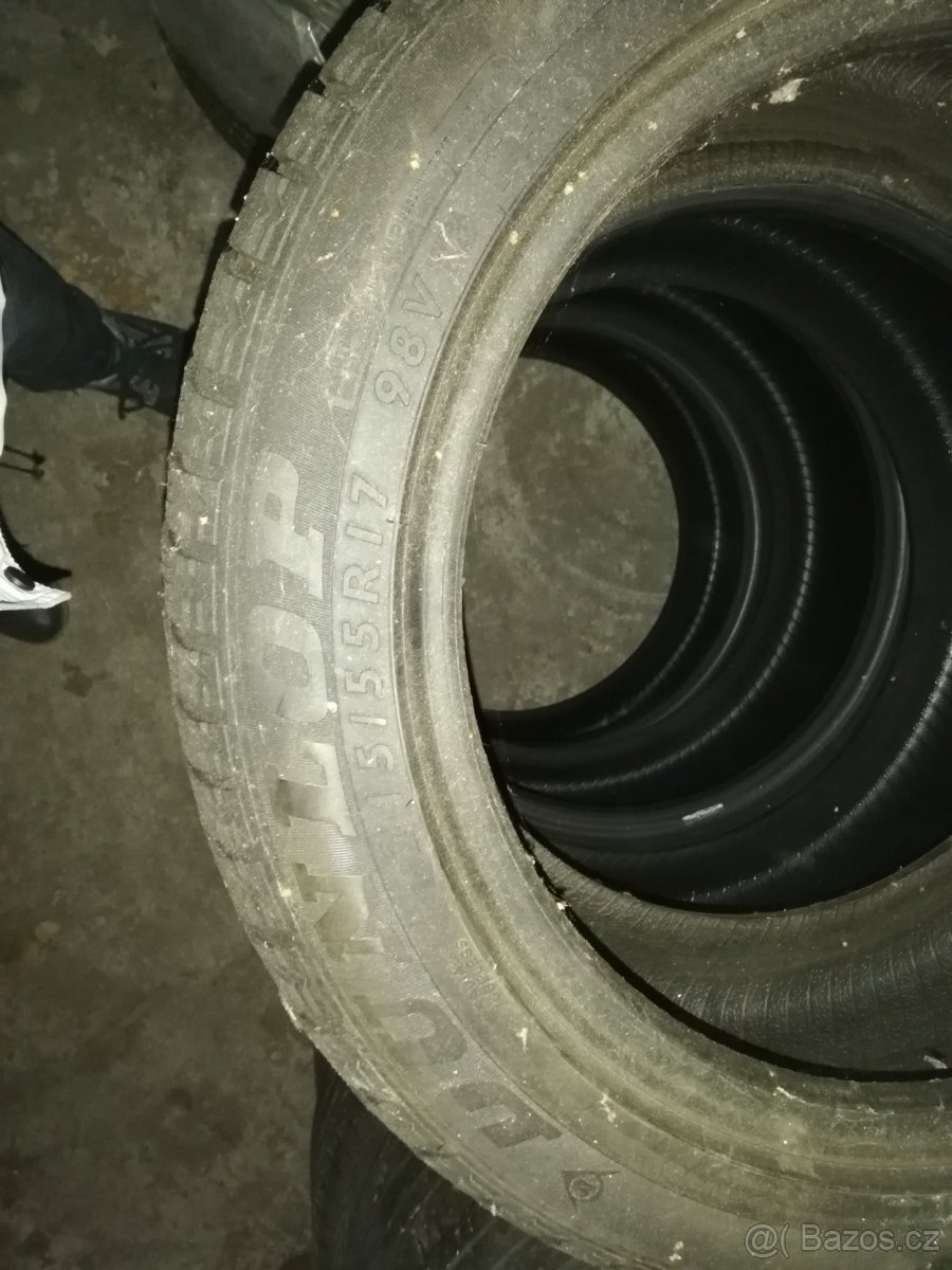 pneu 215/55/17