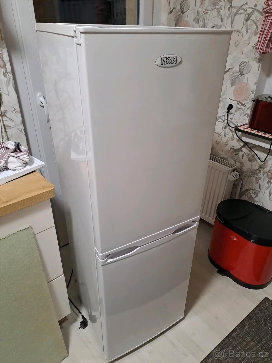 nová A++ 144cm moderní lednice s mrazákem
