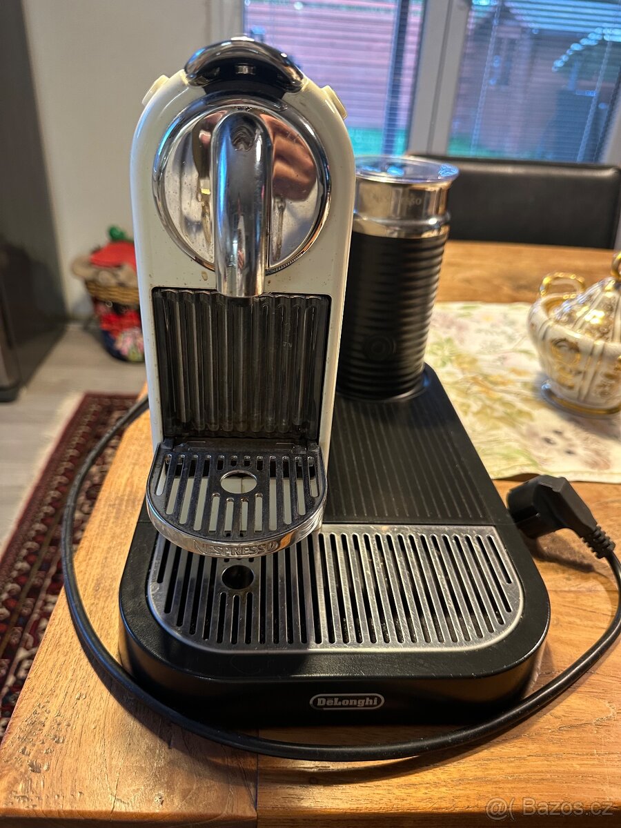 Kavovar kapslovy Delonghi Nespresso