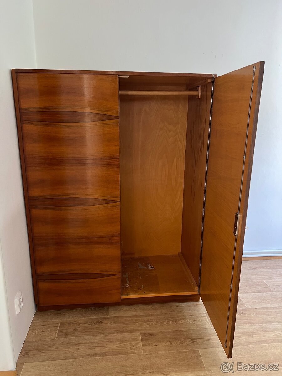 Retro Šatní skříň