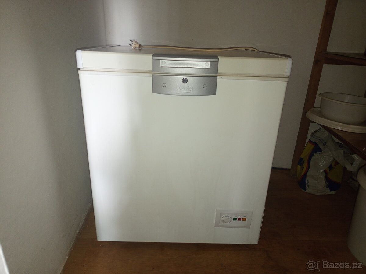 Pultový mrazák Beko HSA 13530