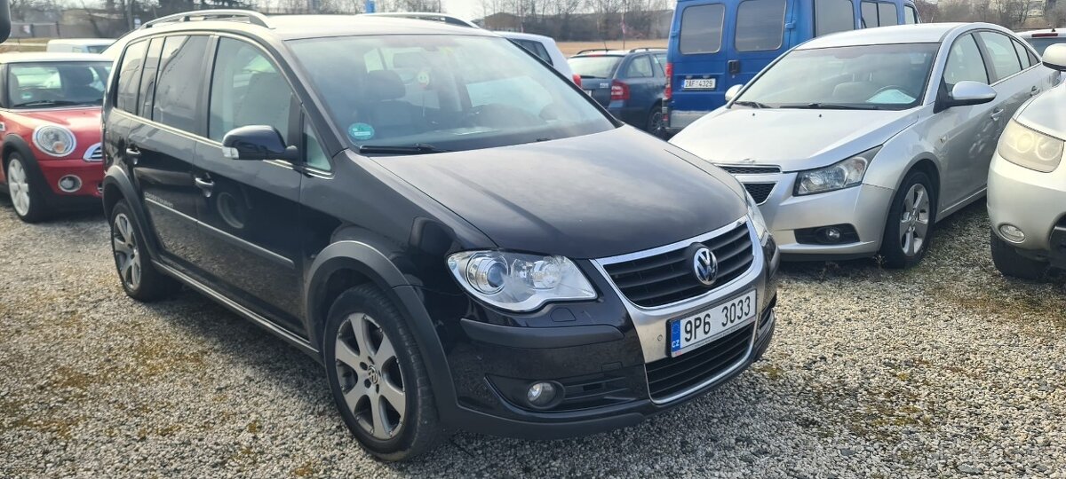 VW Touran Cross 2,0 TDi 125 Kw..7 míst