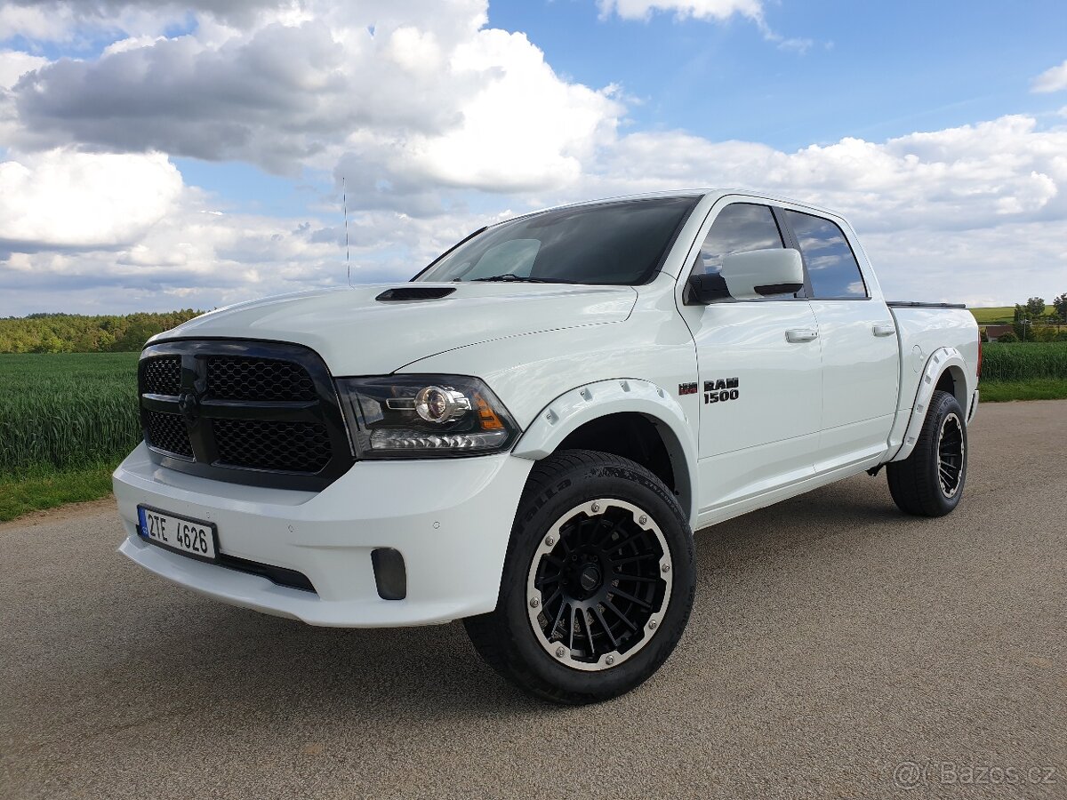 Dodge RAM 1500 Sport 5.7 V8 HEMI 4x4 Vzduch. podvozek