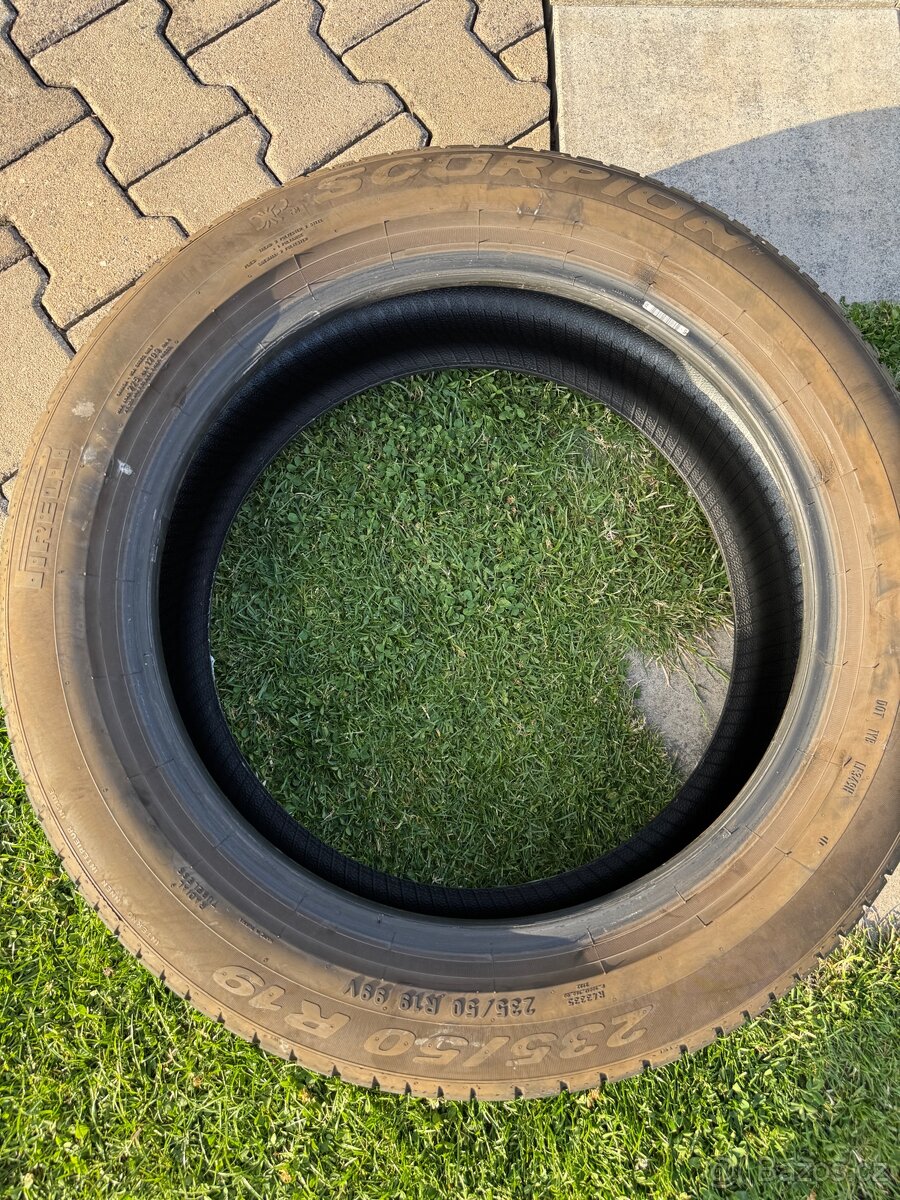 Pirelli scorpion 235/50 R19