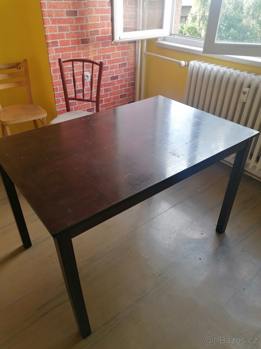 Jídelní stůl a židle